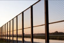 Фото - Забор из сетки Рабица своими руками